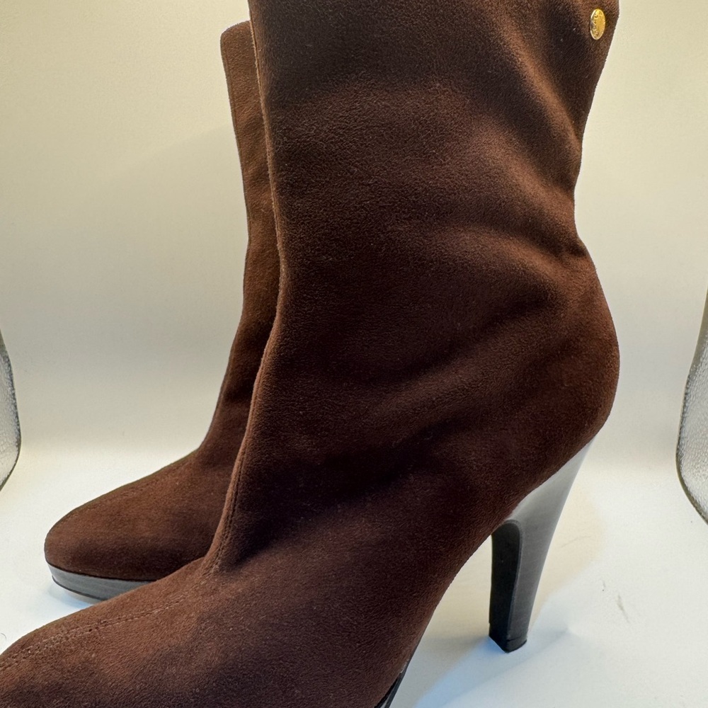 Elegant Brown Suede Heeled Boots